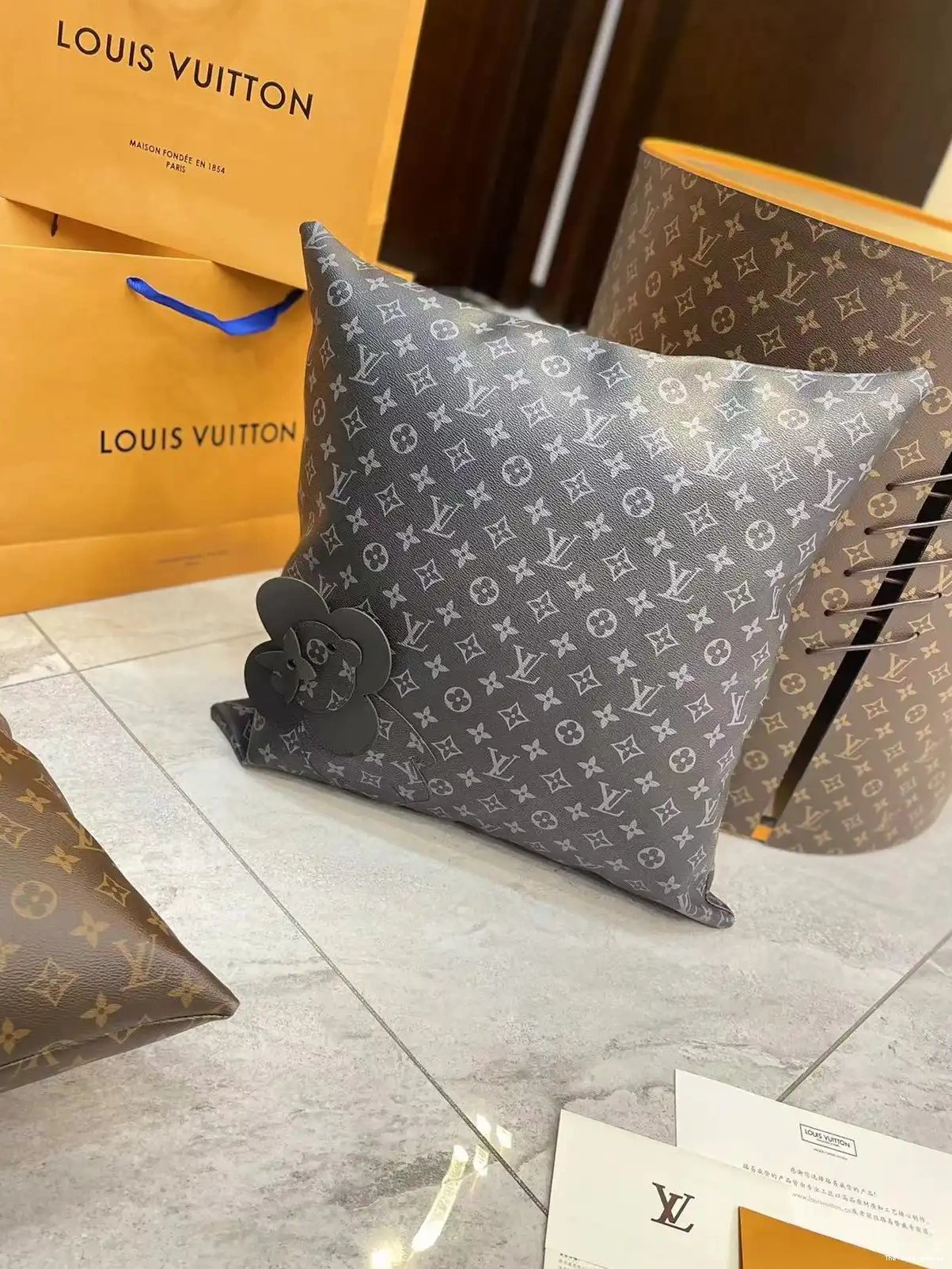 VIVIENNE CUSTOM PILLOW LV 0526